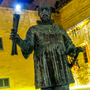 A statue of Jean de Valette