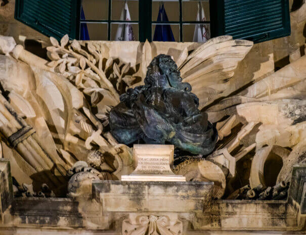 A bust of Grandmaster Pinto on the front of a building