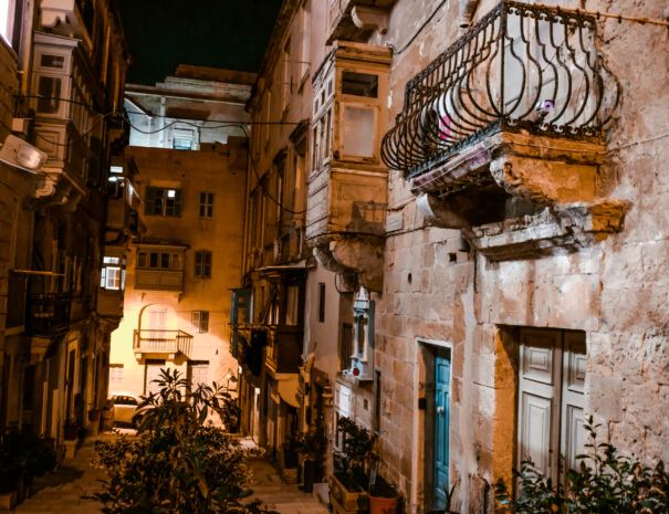 Back streets in South Valletta at night