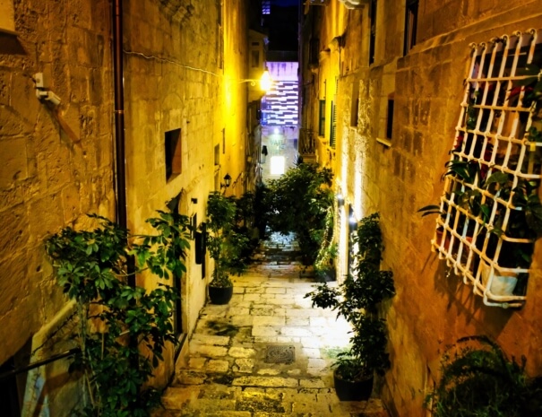 Back streets in South Valletta at night