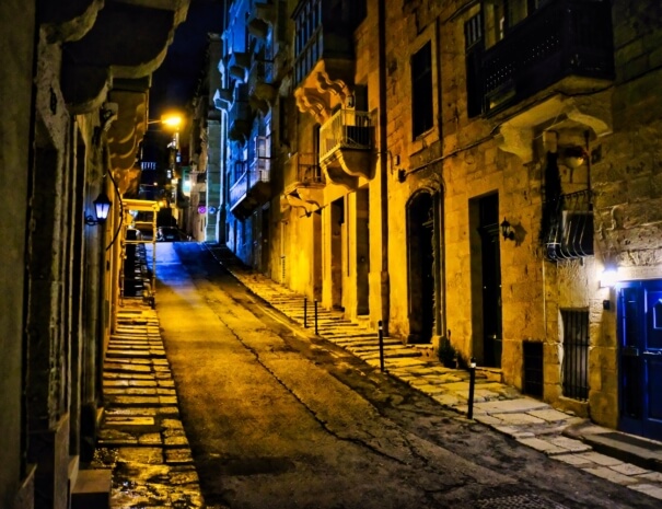 Back streets in South Valletta at night