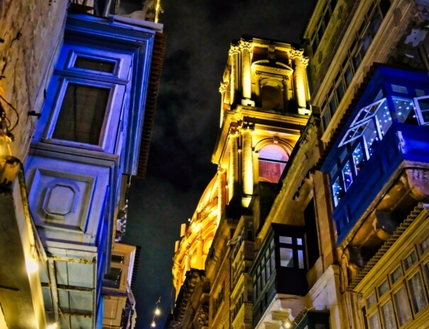 Back streets in South Valletta at night