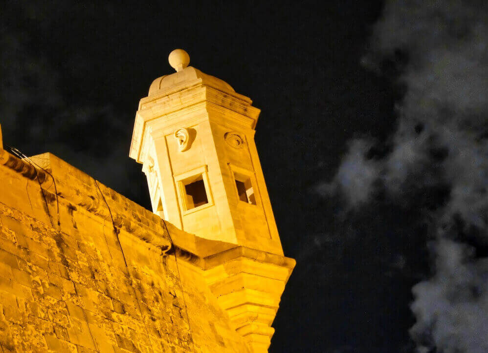 The Senglea Guardiola at night