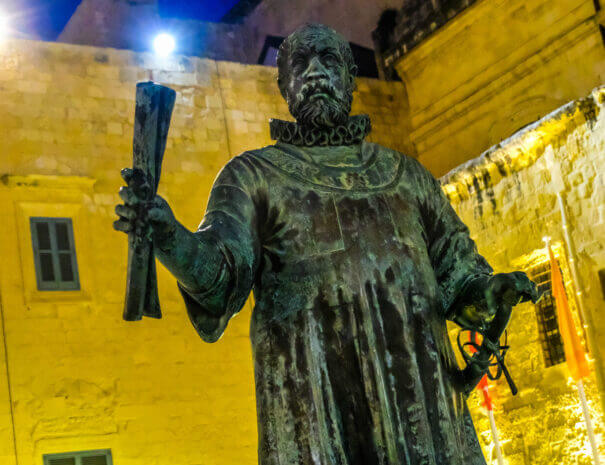 A statue of Grandmaster Jean de Valette