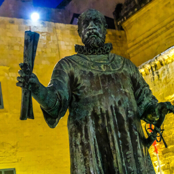A statue of Grandmaster Jean de Valette