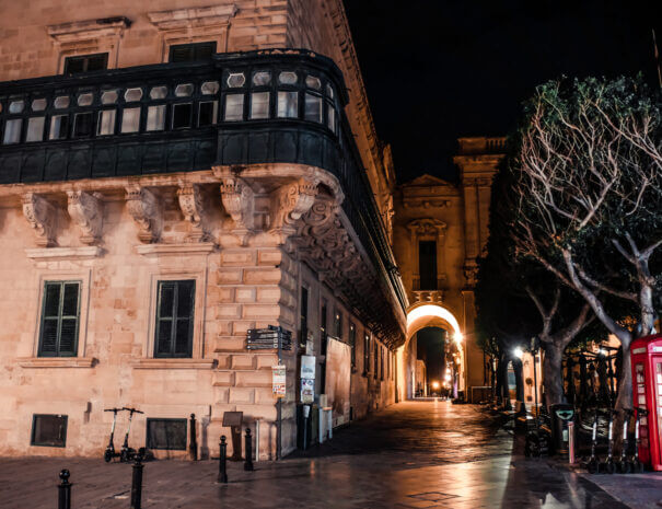Valletta at night, showing a long wooden balcony at the side of the Grandmaster's Palace