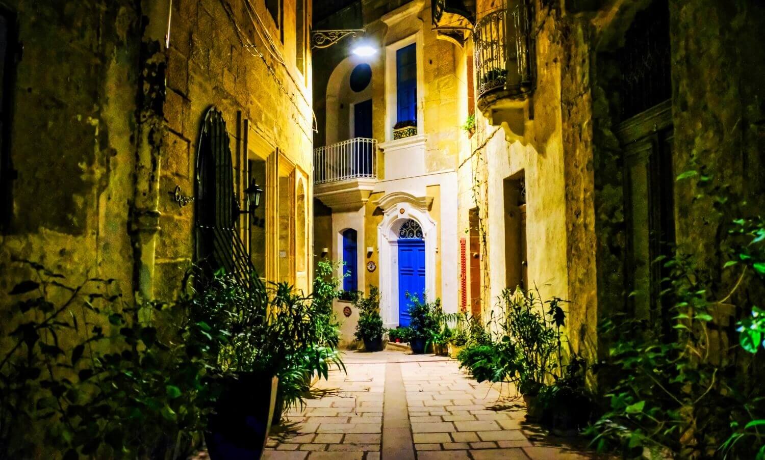 A street in Birgu at night